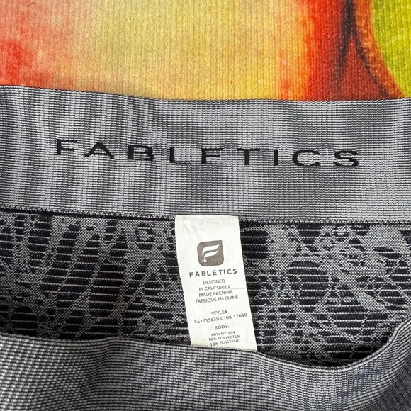 Fabletics Sebastian Womens Size S Gray Black Floral Mid-Calf Capri Leggings - Picture 11 of 11